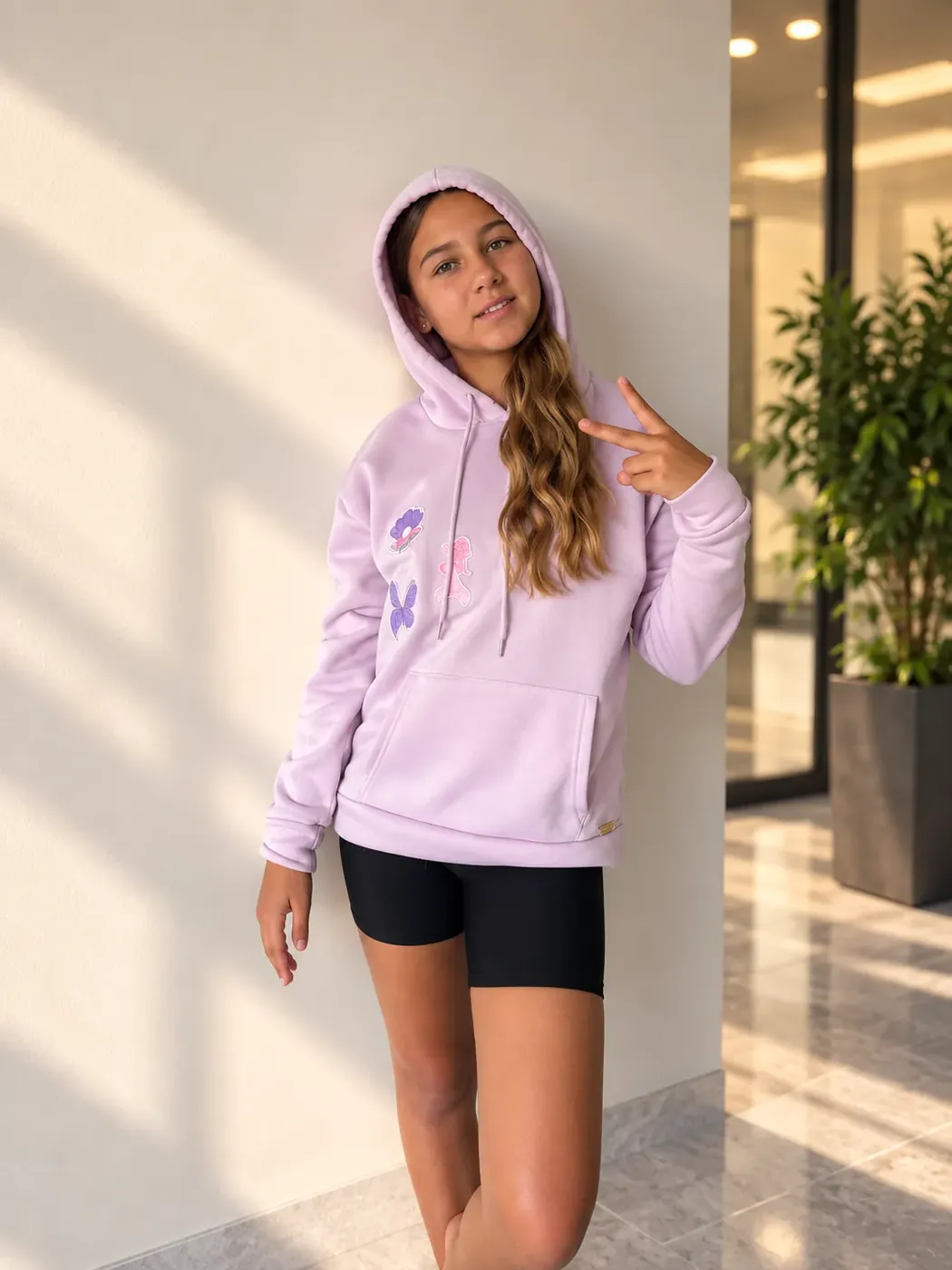 Hoodie Sugar Cloud Valley HEY, VALLEY! em 6 cores, usado por modelo